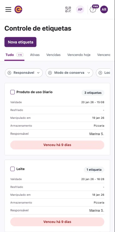 Tela real do app Etiquetei: controle de etiquetas com as abas Tudo, Ativas, Vencidas e Vencendo hoje, e cartões de etiqueta com validade, modo de conservação, armazenamento, responsável e o aviso Venceu há 9 dias.